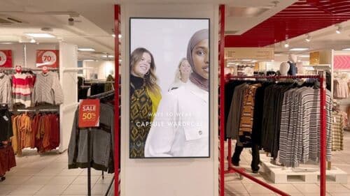 4K Digital Screen in clothing store